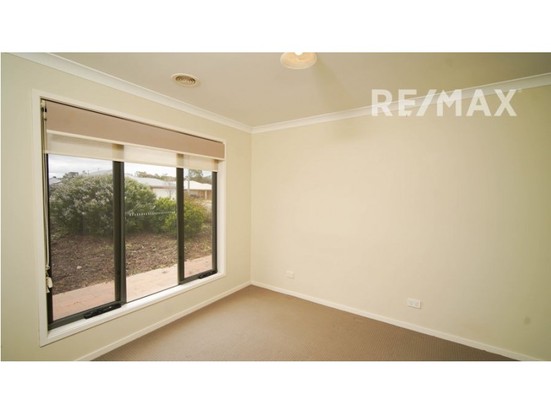 36 Bradman Drive, Boorooma NSW 2650