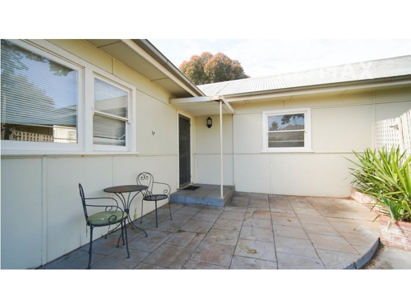 17 The Boulevarde, Kooringal NSW 2650