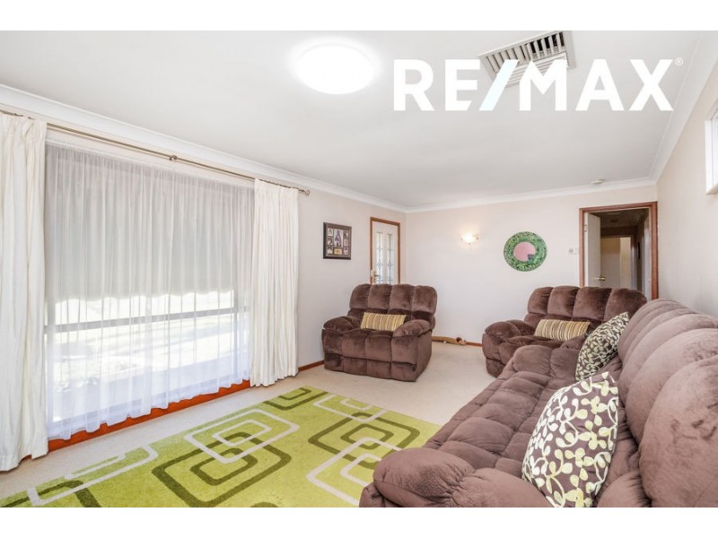 9 Karoom Drive, Glenfield Park NSW 2650