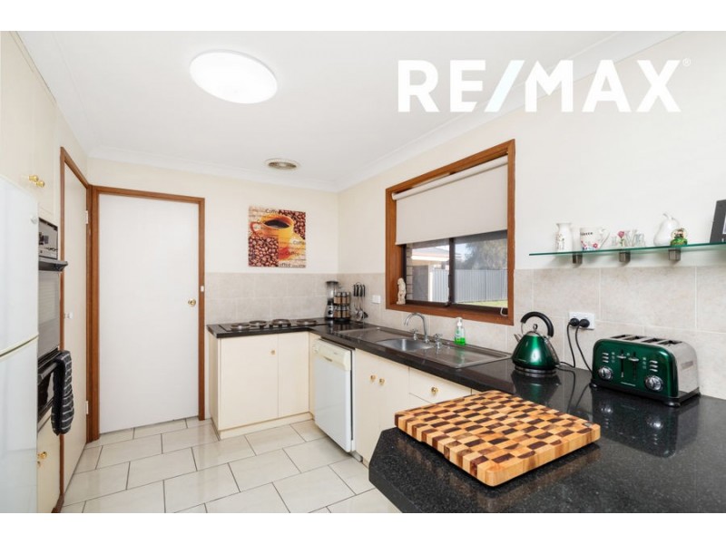 9 Karoom Drive, Glenfield Park NSW 2650