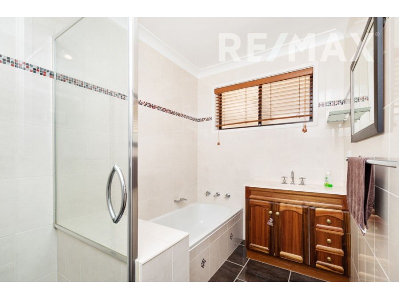 9 Karoom Drive, Glenfield Park NSW 2650