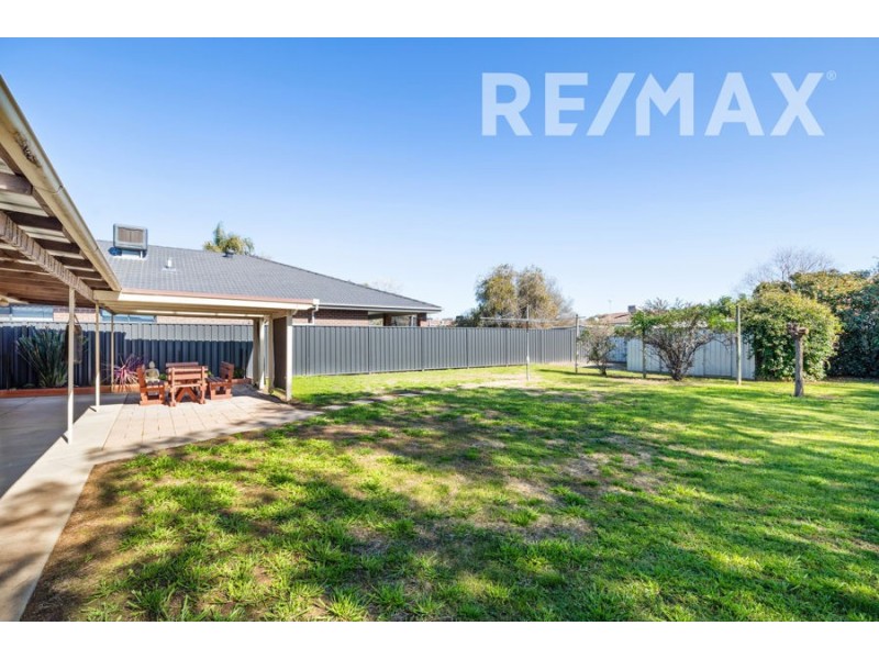 9 Karoom Drive, Glenfield Park NSW 2650