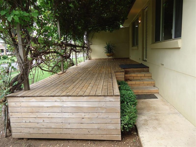 2/8 Ries Crescent, Tolland NSW 2650