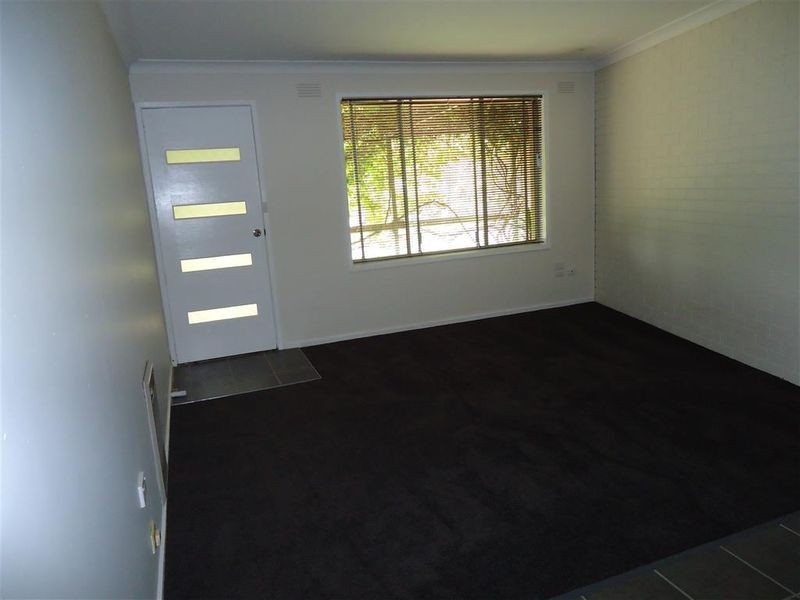 2/8 Ries Crescent, Tolland NSW 2650