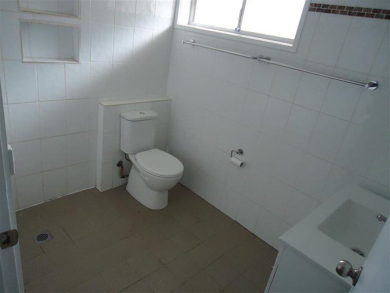 2/8 Ries Crescent, Tolland NSW 2650