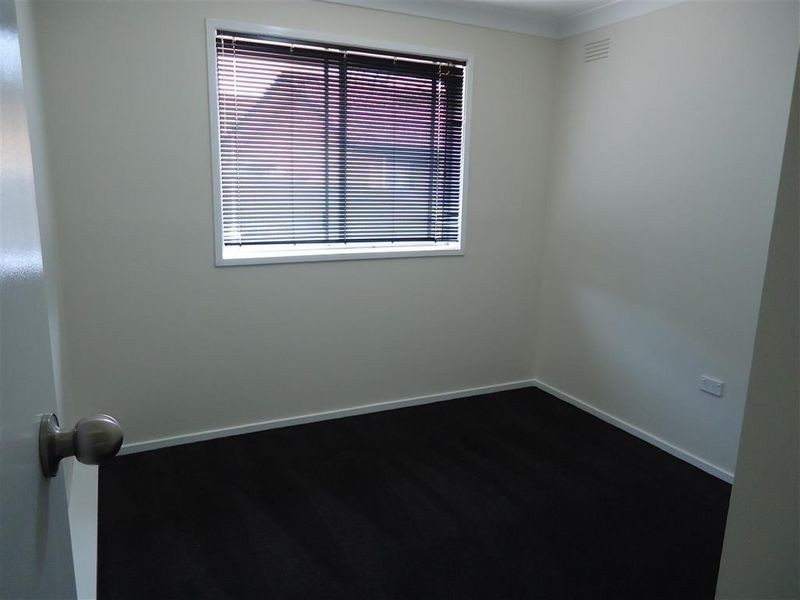 2/8 Ries Crescent, Tolland NSW 2650