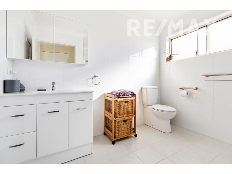 42 Naretha Street, Glenfield Park NSW 2650