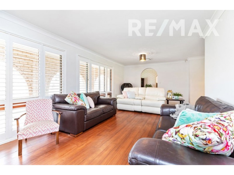 8 Eastlake Drive, Lake Albert NSW 2650