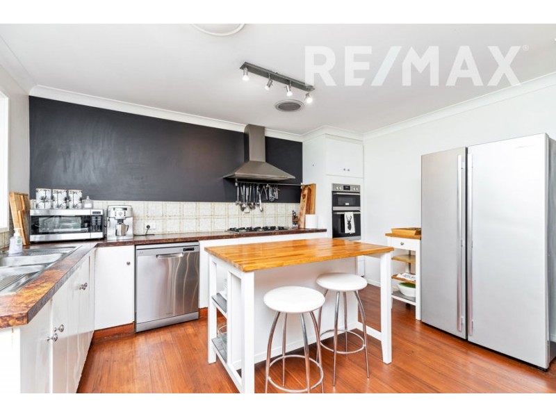 8 Eastlake Drive, Lake Albert NSW 2650