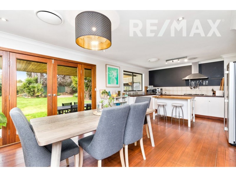 8 Eastlake Drive, Lake Albert NSW 2650