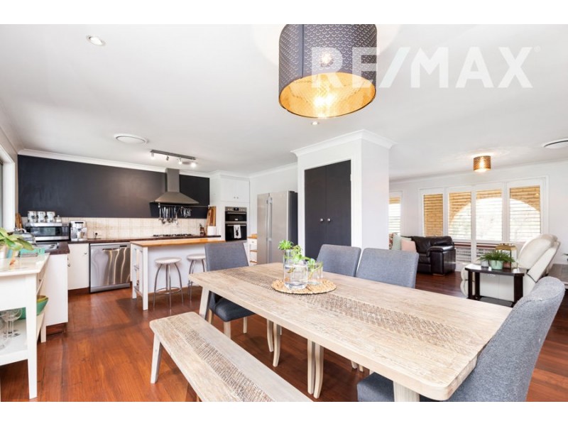 8 Eastlake Drive, Lake Albert NSW 2650