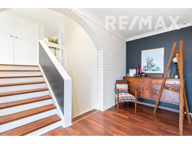 8 Eastlake Drive, Lake Albert NSW 2650