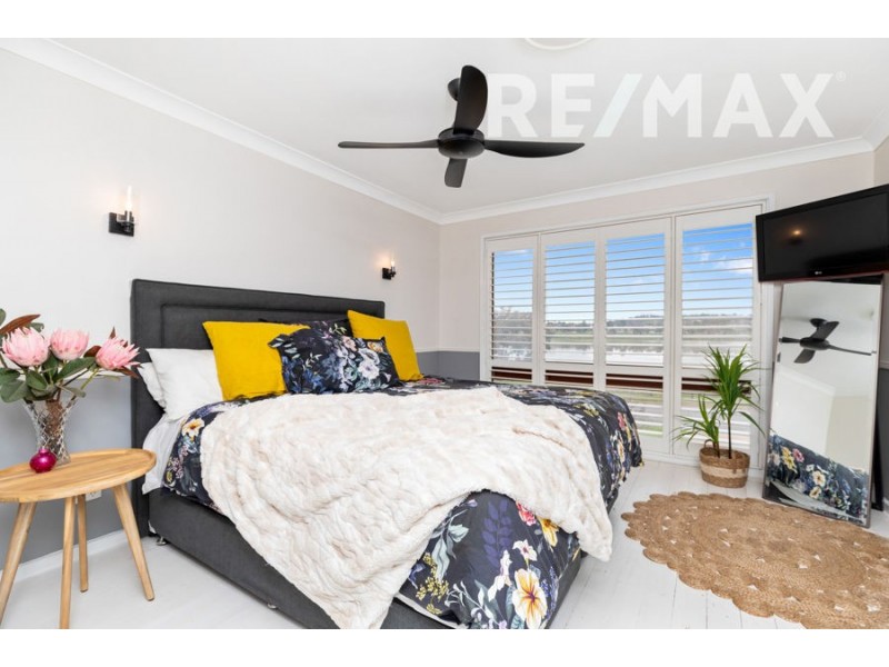 8 Eastlake Drive, Lake Albert NSW 2650