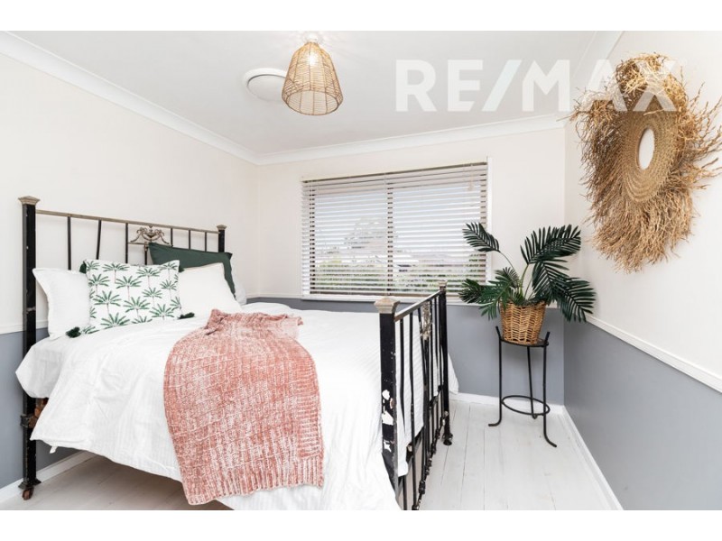 8 Eastlake Drive, Lake Albert NSW 2650