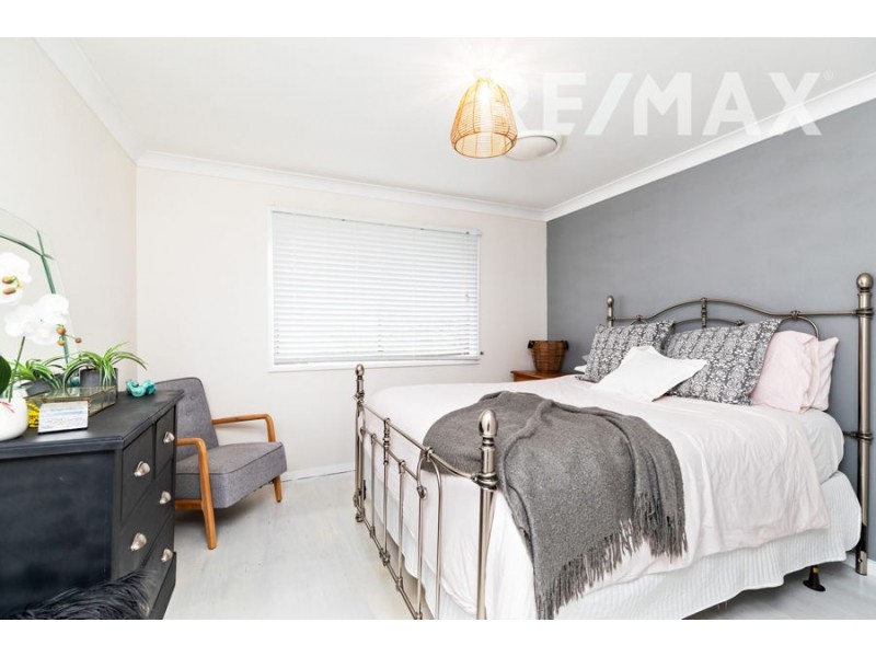 8 Eastlake Drive, Lake Albert NSW 2650