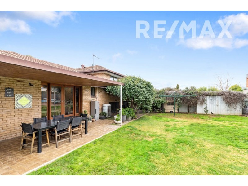 8 Eastlake Drive, Lake Albert NSW 2650