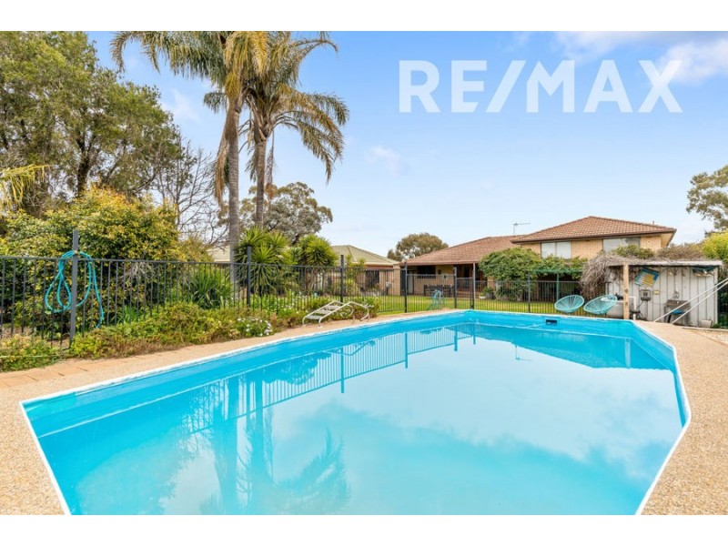 8 Eastlake Drive, Lake Albert NSW 2650