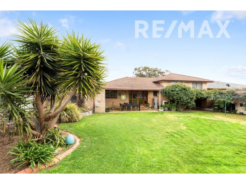 8 Eastlake Drive, Lake Albert NSW 2650