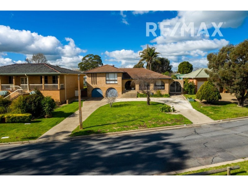 8 Eastlake Drive, Lake Albert NSW 2650