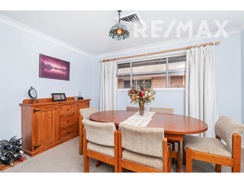 17 Brooklyn Drive, Bourkelands NSW 2650