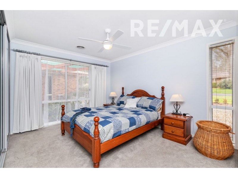 17 Brooklyn Drive, Bourkelands NSW 2650