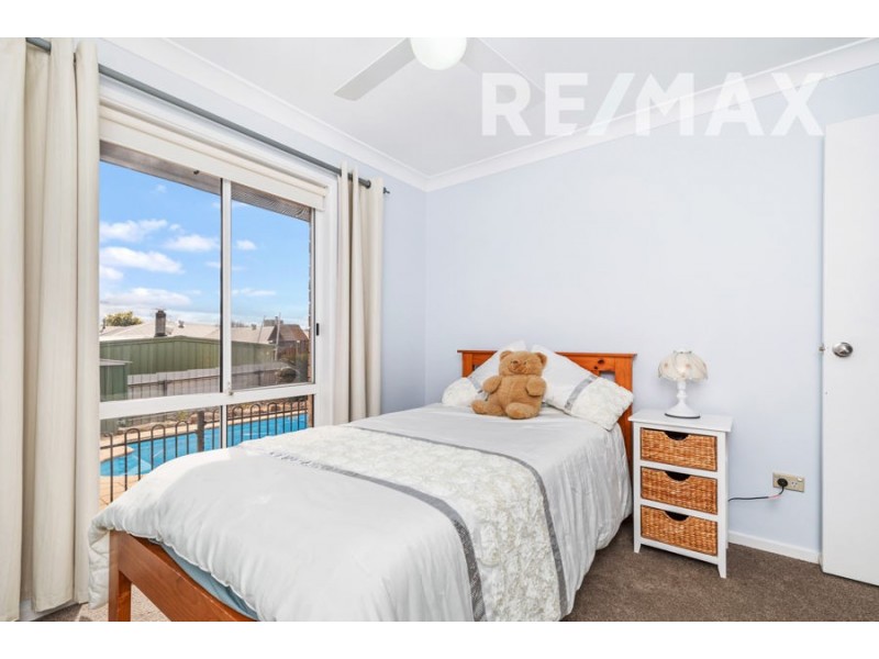 17 Brooklyn Drive, Bourkelands NSW 2650