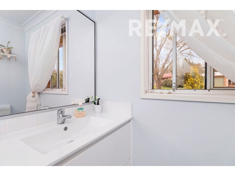 17 Brooklyn Drive, Bourkelands NSW 2650