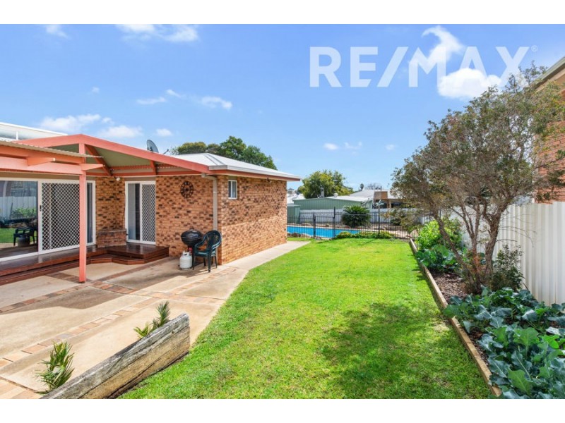 17 Brooklyn Drive, Bourkelands NSW 2650