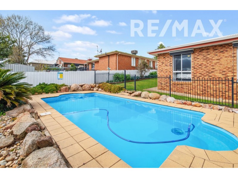 17 Brooklyn Drive, Bourkelands NSW 2650