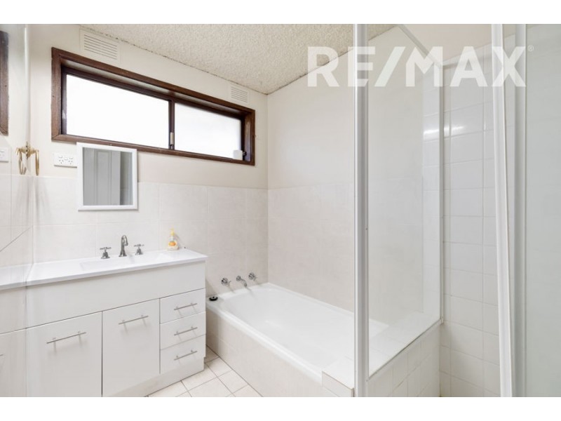 6 Sherwood Avenue, Kooringal NSW 2650