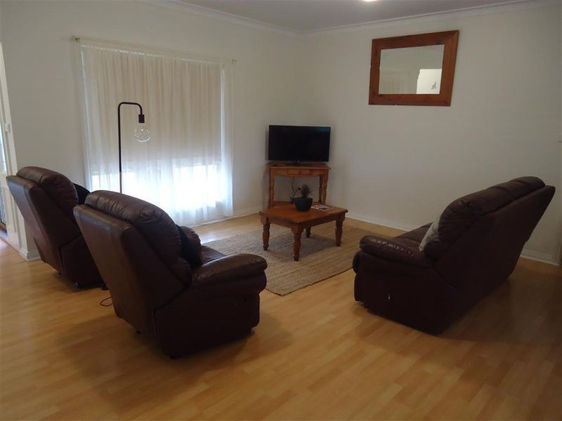 2/24 Lindsay Street, Turvey Park NSW 2650