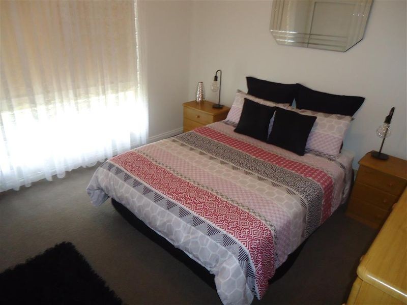 2/24 Lindsay Street, Turvey Park NSW 2650