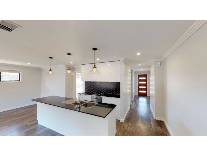 17 Flack Crescent, Boorooma NSW 2650