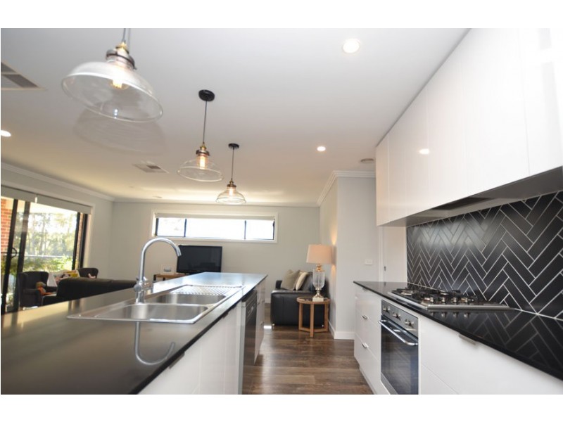 17 Flack Crescent, Boorooma NSW 2650