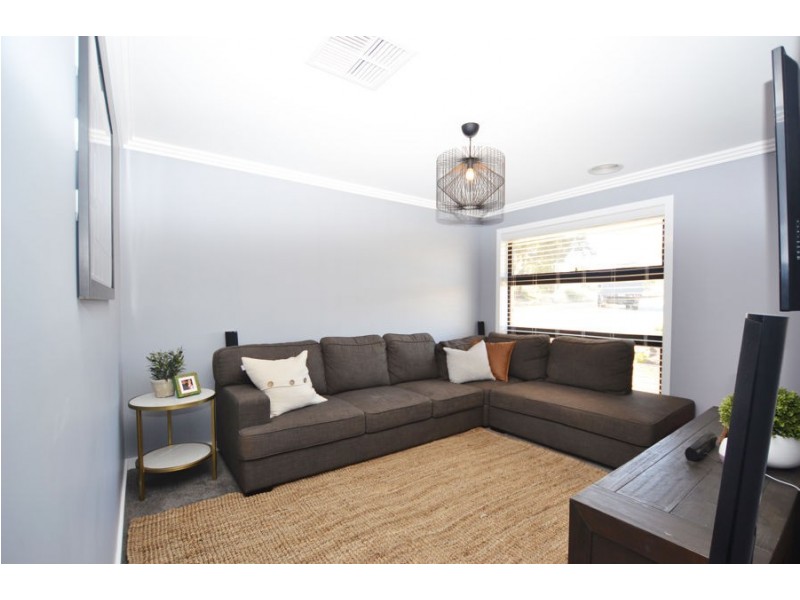 17 Flack Crescent, Boorooma NSW 2650