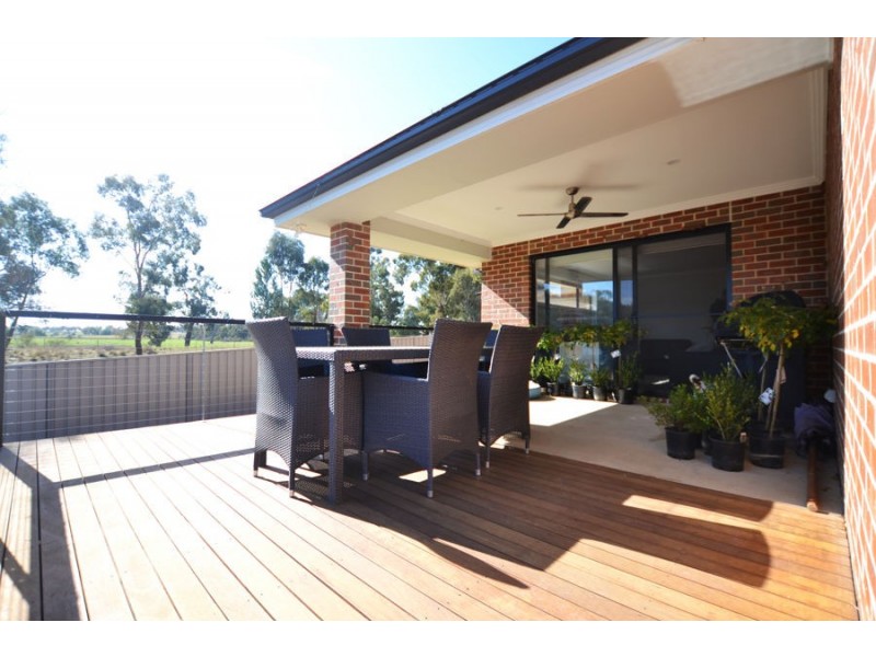 17 Flack Crescent, Boorooma NSW 2650