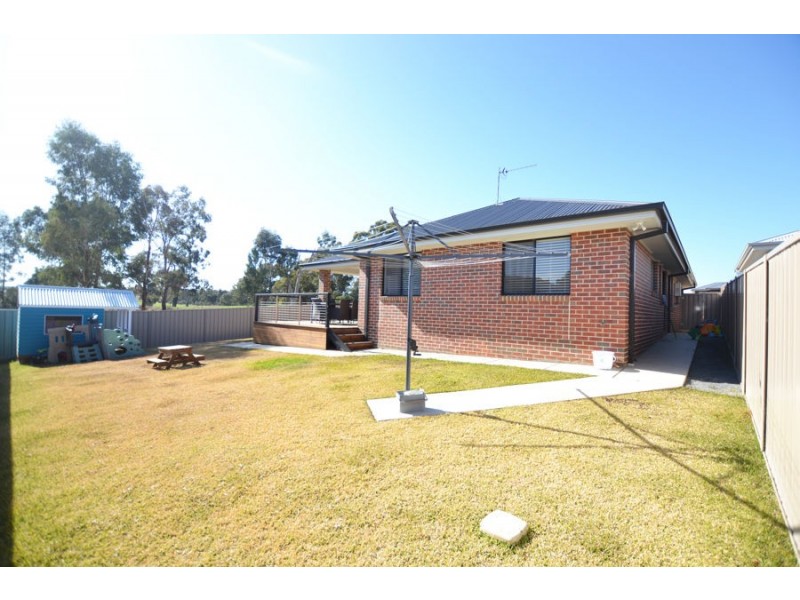 17 Flack Crescent, Boorooma NSW 2650