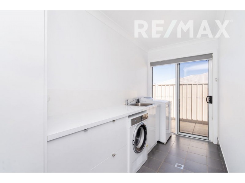 1 Paradise Drive, Gobbagombalin NSW 2650