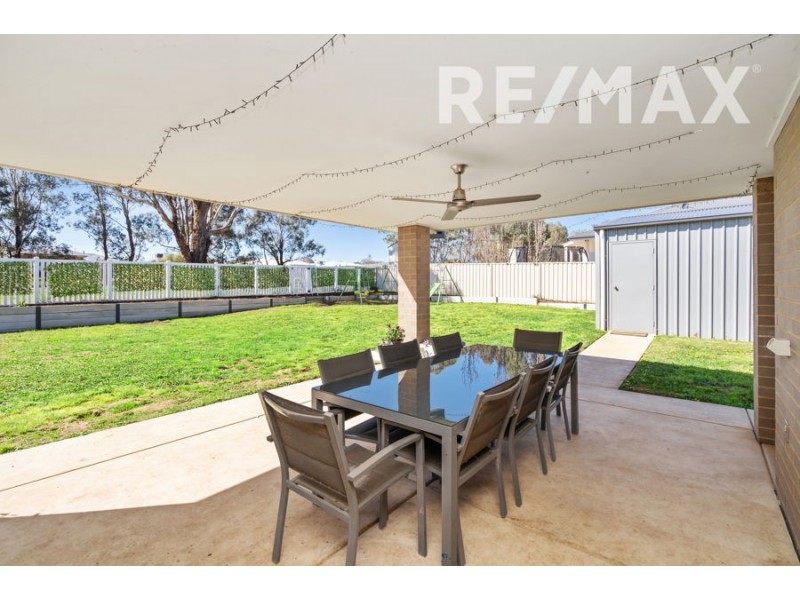 1 Paradise Drive, Gobbagombalin NSW 2650