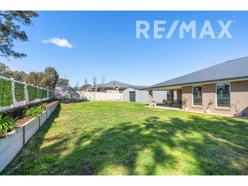 1 Paradise Drive, Gobbagombalin NSW 2650