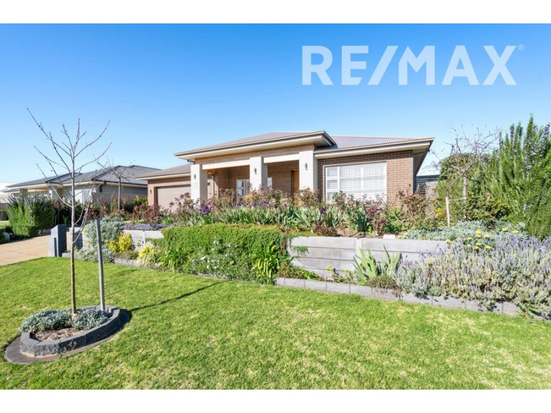 31 Sturrock Drive, Boorooma NSW 2650