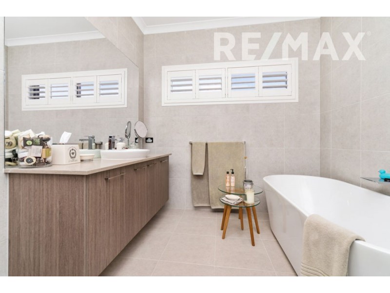 31 Sturrock Drive, Boorooma NSW 2650