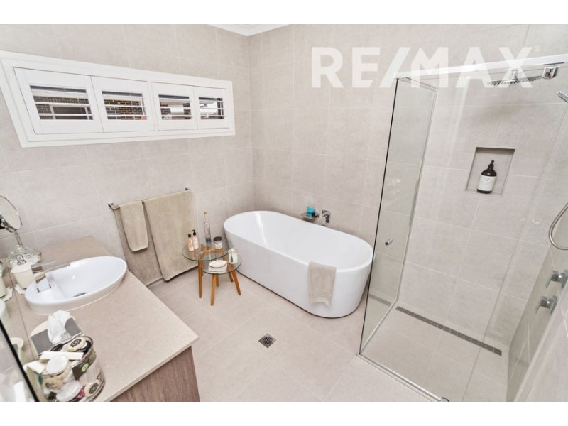 31 Sturrock Drive, Boorooma NSW 2650