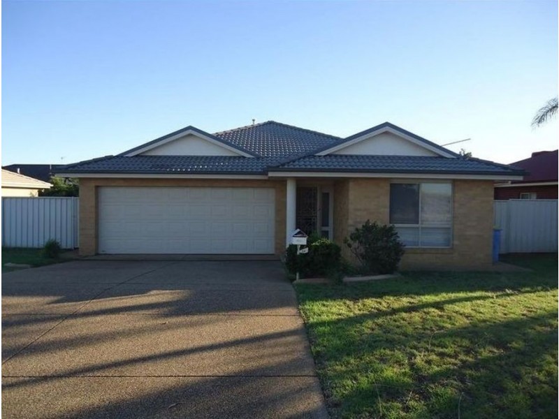 54 Avocet Drive, Estella NSW 2650