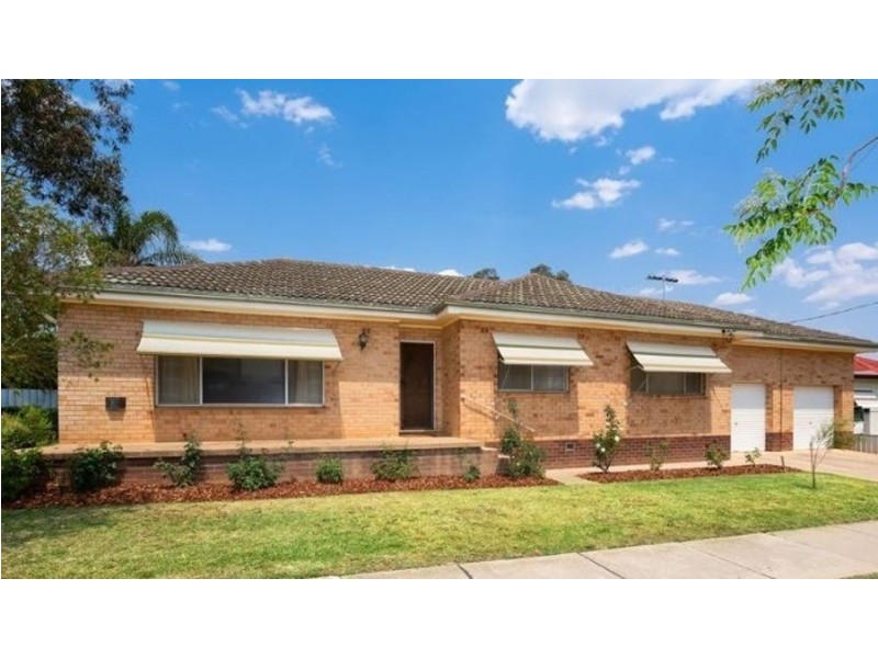 22 Mathoura Avenue, Mount Austin NSW 2650