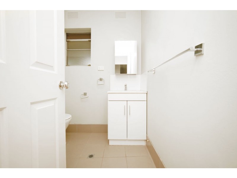 2/28 Higgins Avenue, Wagga Wagga NSW 2650