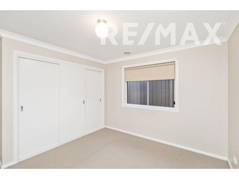 2/8 Osterley Street, Bourkelands NSW 2650