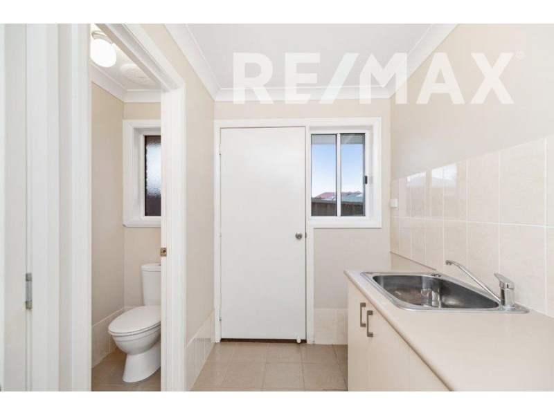 2/8 Osterley Street, Bourkelands NSW 2650