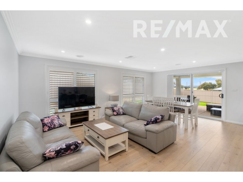 29 Gasnier Loop, Boorooma NSW 2650