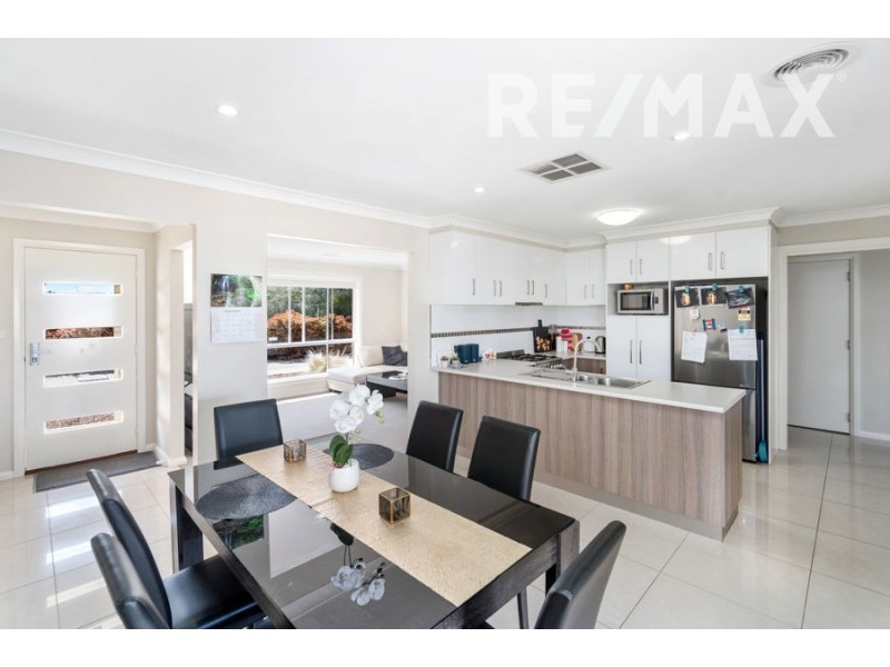 2/80 Messenger Avenue, Boorooma NSW 2650